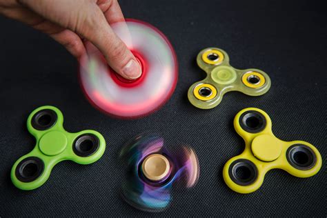 Fidget Spinners: The Best Tricks to Perform With the Toy | Heavy.com