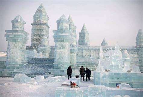 Towering ice palaces at China's Harbin Ice Festival - BBC News