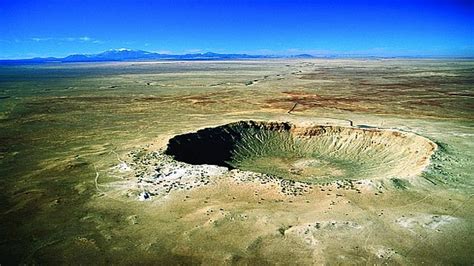 The Chicxulub crater is the only well-preserved peak crater of rings on ...