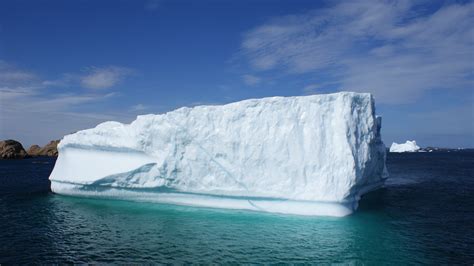 File:Alanngorsuaq-fjordmouth-labrador-sea-iceberg.jpg - Wikipedia