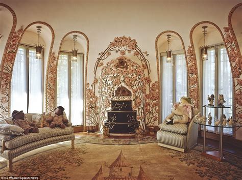 Inside the VERY flashy Mar-a-Lago resort where Trump is spending Thanksgiving | Daily Mail Online