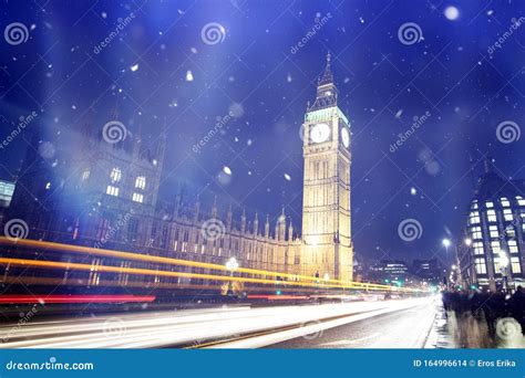 Snowfall in London at Winter Stock Photo - Image of night, bridge: 164996614