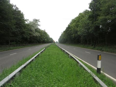 The central reservation of the A189 © Graham Robson cc-by-sa/2.0 ...