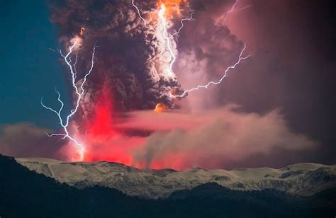 Epic photos of Chilean Volcano Lightning Storm and Eruption ...