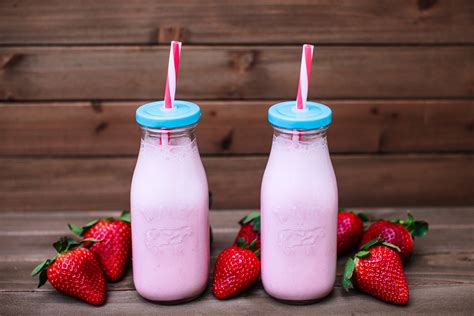 Strawberry Yogurt Smoothie Recipe – FOOD is Four Letter Word