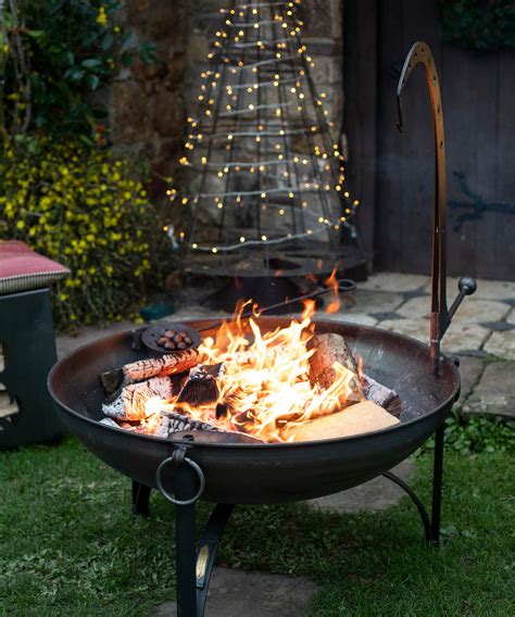 The Christmas fire pit trend taking over this festive season | Gardeningetc