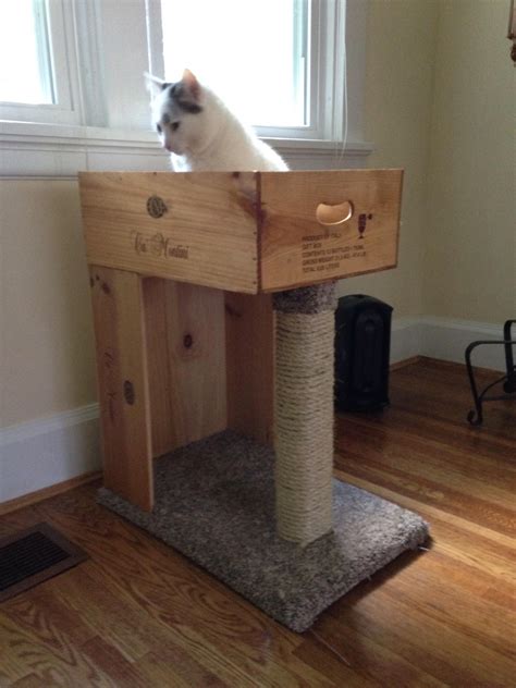 Cat bed with scratching post made from wine crates #Cattoyideas | Diy cat scratching post, Cat ...