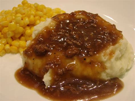 ground beef gravy over mashed potatoes