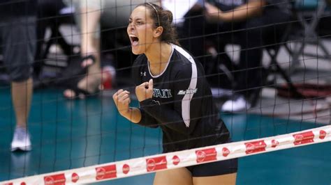 Rainbow Wahine Volleyball 2017 - Hawaii Vs Baylor | Volleyball, Hawaii ...