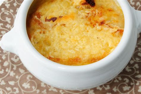 Receta de sopa de cebolla con queso gratinado: rica y sencilla