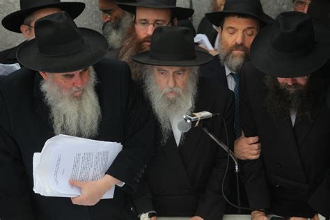 Photo Slideshow: Thousands of Chabad rabbis gather in NYC - Religion News Service