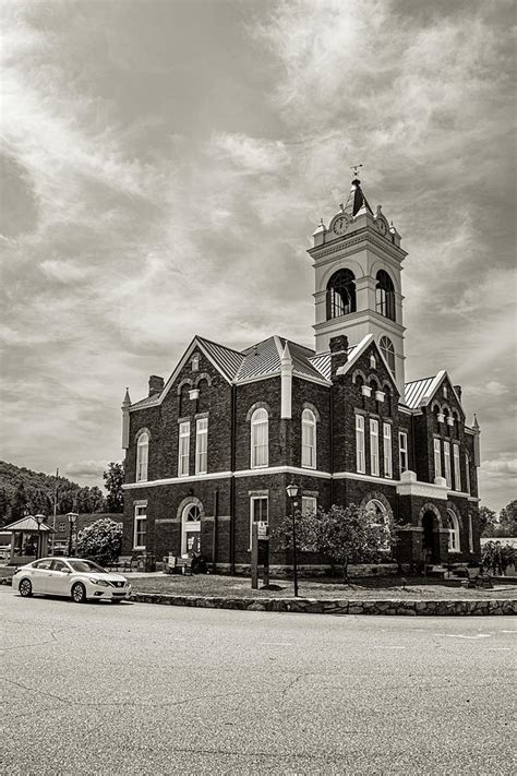 Union County Historic Courthouse Photograph by Mark Summerfield - Fine ...