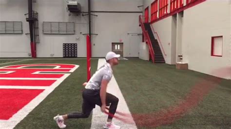 WATCH: Travis Kelce's Split-Squat Jump with Battling Ropes - stack