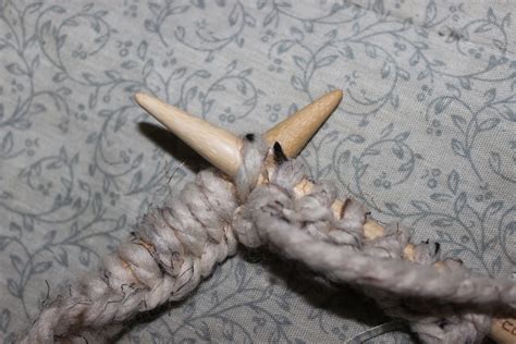 Rustic Farm Living: Easy long tail cast on knitting tutorial