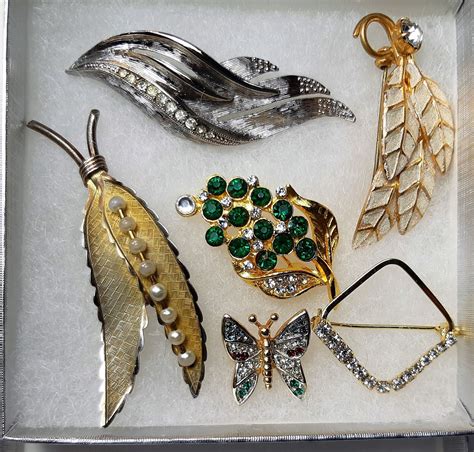 11) LOT OF 6 VINTAGE BROOCHES - Kastner Auctions