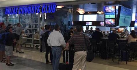 Dallas Cowboys-themed restaurant opens at DFW Airport