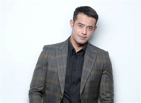 zul ariffin dah bertunang - Showbiz: Zul Ariffin married a Ukrainian?