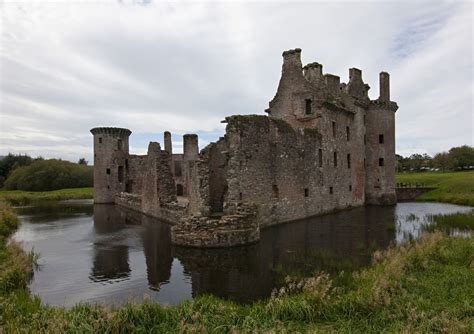 Caerlaverock Castle | neOnbubble