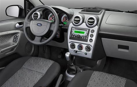 O interior do Ford Fiesta RoCam Hatch foi projetado para proporcionar ...