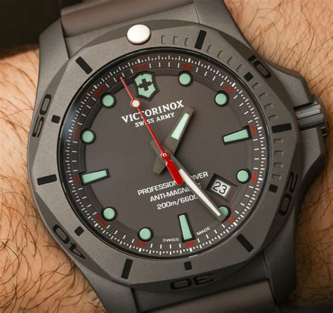 Victorinox Swiss Army INOX Professional Diver Titanium Watches Hands-On | aBlogtoWatch