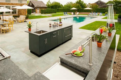 Advantages of Having an Outdoor Kitchen Island