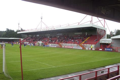 The Wycombe Wanderer: Crawley Town - Broadfield Stadium