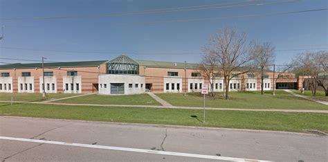 Houston middle school placed on lockdown Monday over social media threat