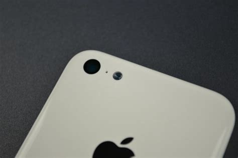 未発表の廉価版「iPhone 5C」本体写真、山ほど公開される | Buzzap！