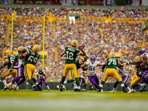 10 cool images from the Packers' cool home-opening win over the Vikings