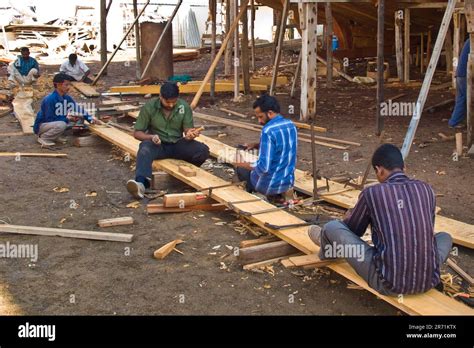 Dhow factory. Sur. Sultanate of Oman Stock Photo - Alamy