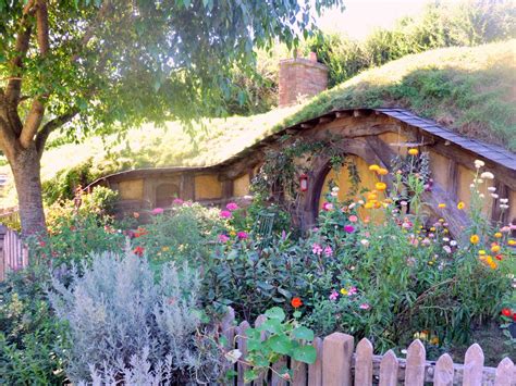 yellow Hobbit house garden view Hobbiton – Gardening Nirvana