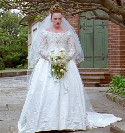 Muriel's Wedding (1994)