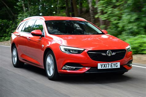 New Vauxhall Insignia Sports Tourer 2017 review | Auto Express