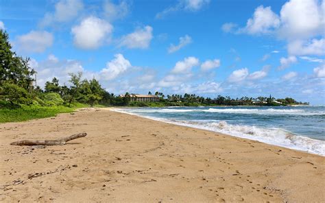 Wailua Beach / Kauai / Hawaii // World Beach Guide