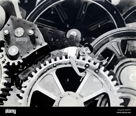 CHARLIE CHAPLIN, MODERN TIMES, 1936 Stock Photo - Alamy