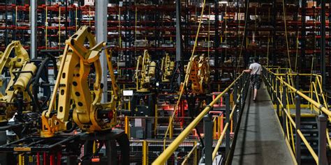 Fully Autonomous Robots: The Warehouse Workers of the Near Future - WSJ