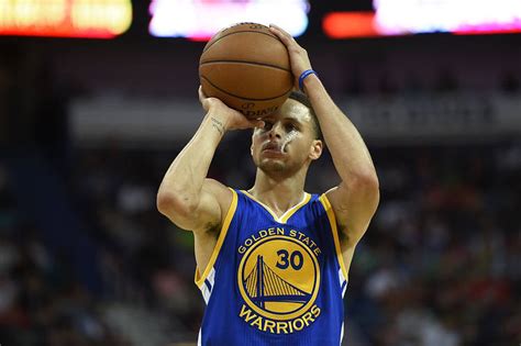 Stephen Curry Shoots Better When Chewing His Mouthguard - WSJ