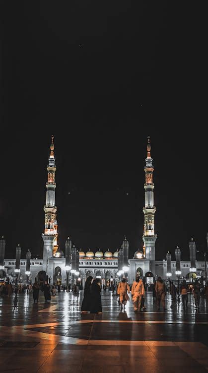 View of a Mosque at Night · Free Stock Photo