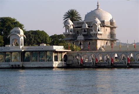 Jag Mandir Historical Facts and Pictures | The History Hub