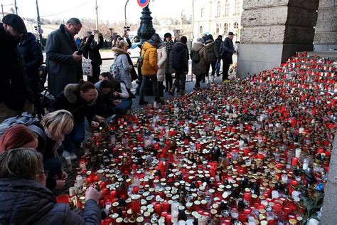 Fotogalerie: Pieta za oběti střelce z Filozofické fakulty - Deník.cz