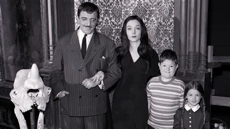 This 'Addams Family' Netflix Trailer Is Mysterious And Spooky (And Fake ...