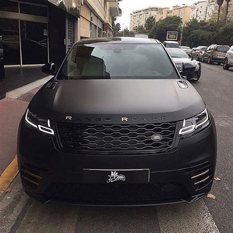 Matte Black Range Rover Velar Men's Fashion by Francesco Photo: Gail O'K | Siyah arabalar, Range ...