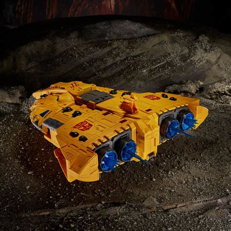 Hasbro Announces 19-inch Tall Transformers Titan Class Autobot Ark ...