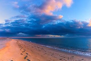 Evening. Footprints in the sea sand (Seascape) | Shtormovoe … | Flickr