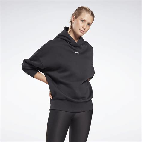 7 Athleisure Looks from Reebok's Holiday Gift Picks - FASHION Magazine