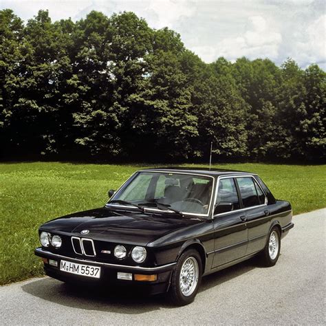 Guide: BMW E28 M5 — Supercar Nostalgia