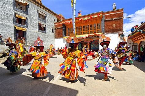 10 Charming Festivals In Jammu And Kashmir For Your Holiday!