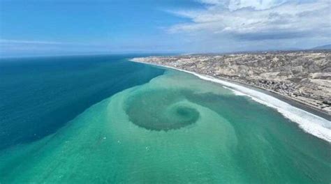 Fotografían remolino en el mar de Santa Marianita, en Manabí - El Comercio