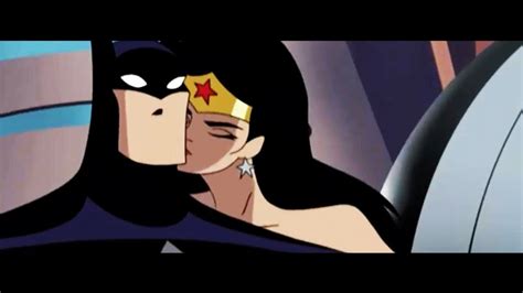 Wonderwoman And Batman Kiss