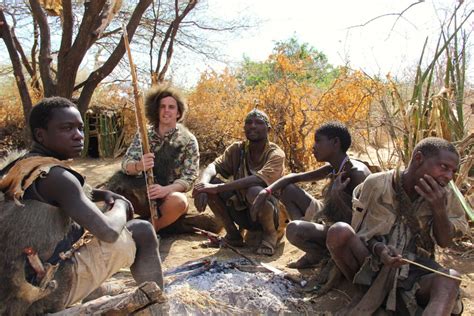 hadza-tribe-tanzanie - Bornes To Be Wild